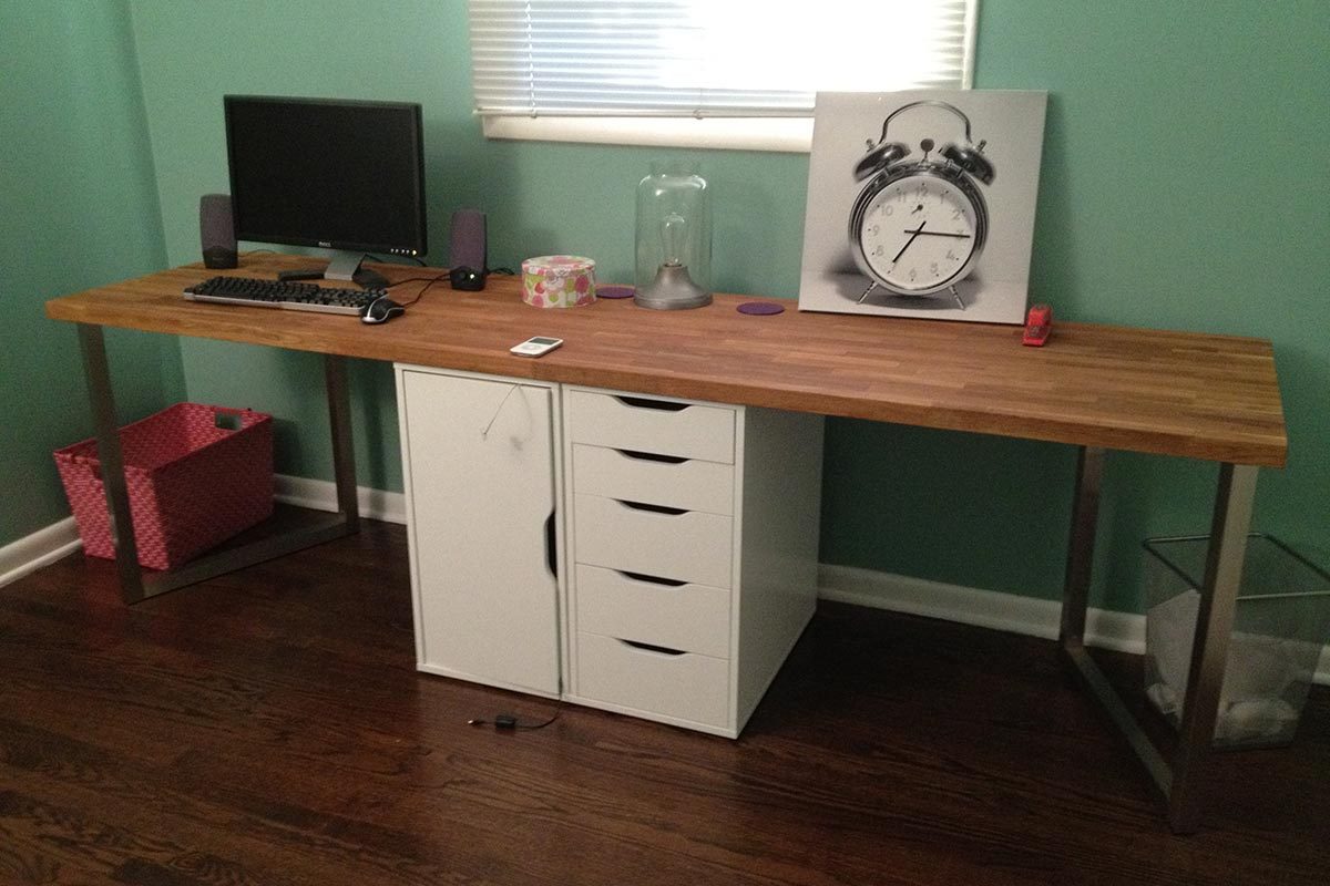 Long office desk with white shelves in the middle beneath