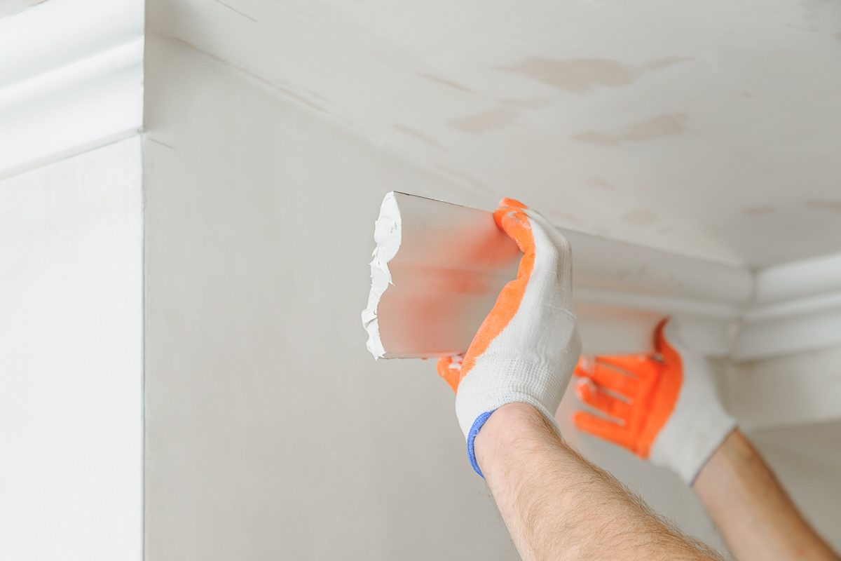 installing ceiling molding