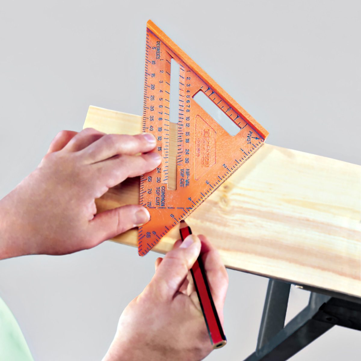 A Step by Step Guide for How to Use a Speed Square