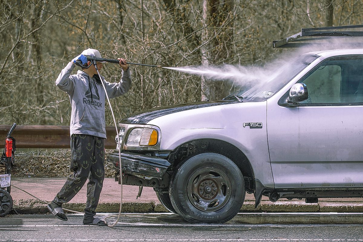 The Best Way to Remove Bird Poop When a Car Wash Isn’t Enough