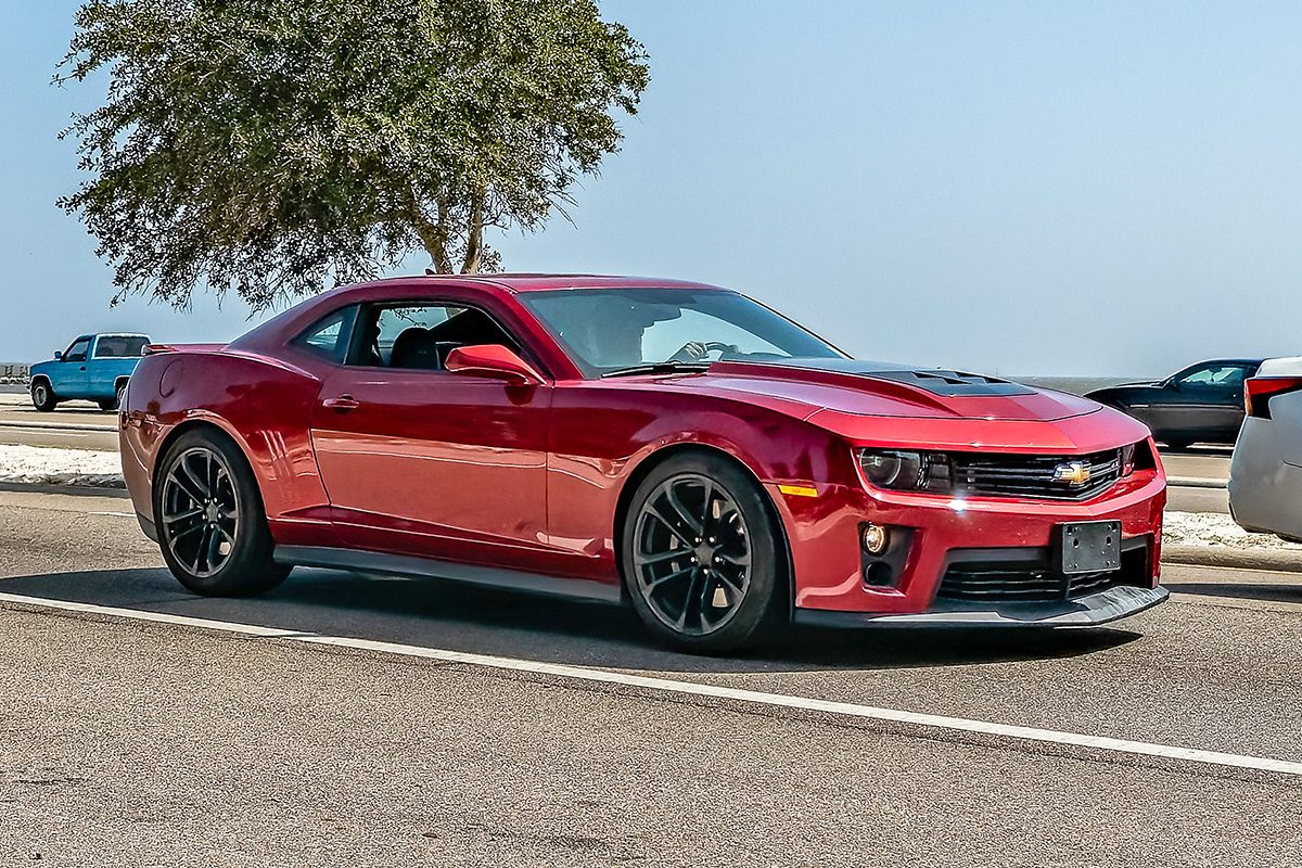 Wide angle front corner view of a 2014 Chevrolet Camaro ZL1 Coupe