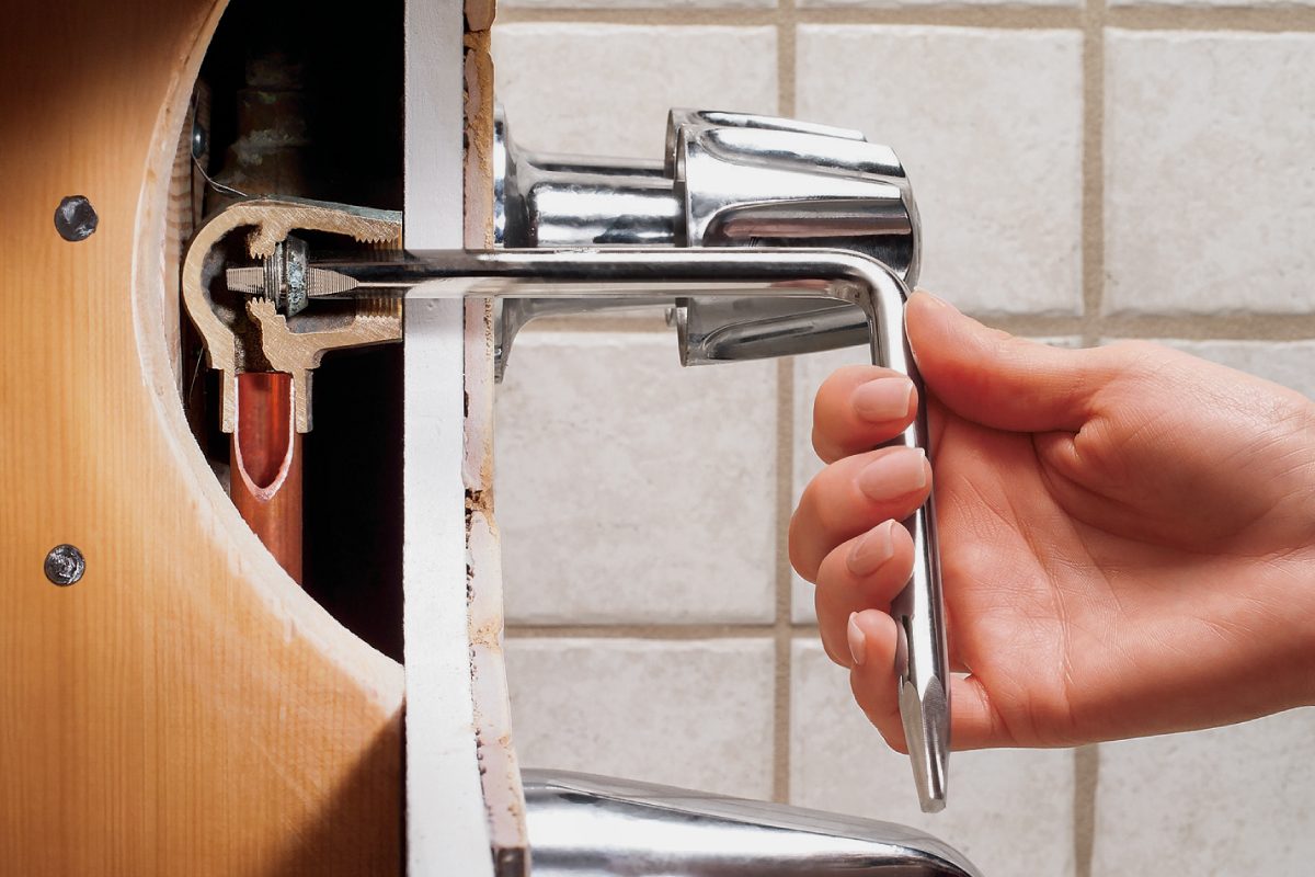 Bathtub Faucet Leaking? Here’s How to Fix It