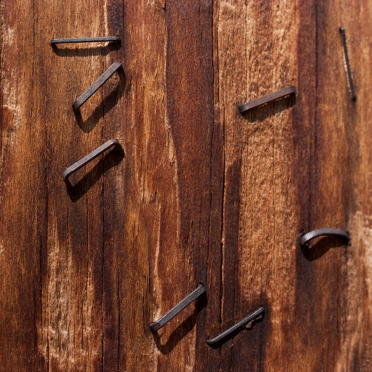 13 Quick and Easy Ways to Remove Subfloor Staples