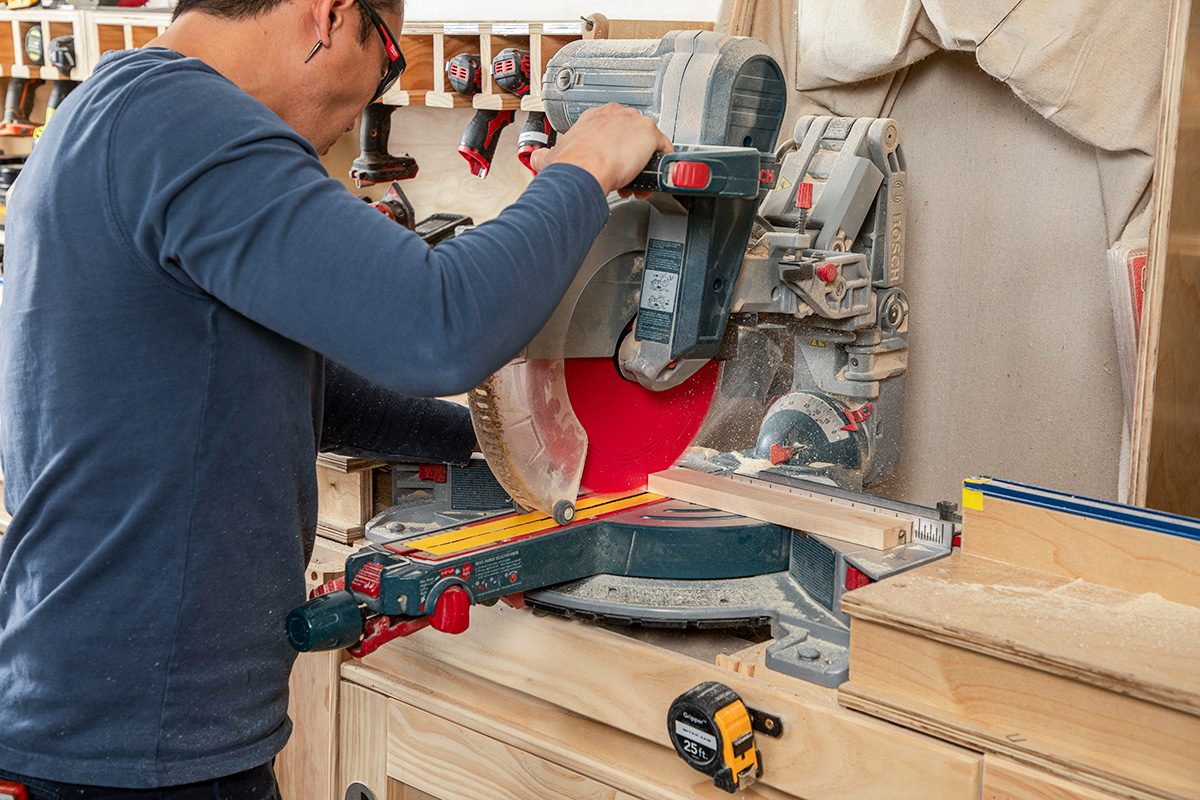 How To Build A Festive Christmas Serving Tray This Holiday Season Fhmd25 Christmas Serving Tray Dr 10 03 03b