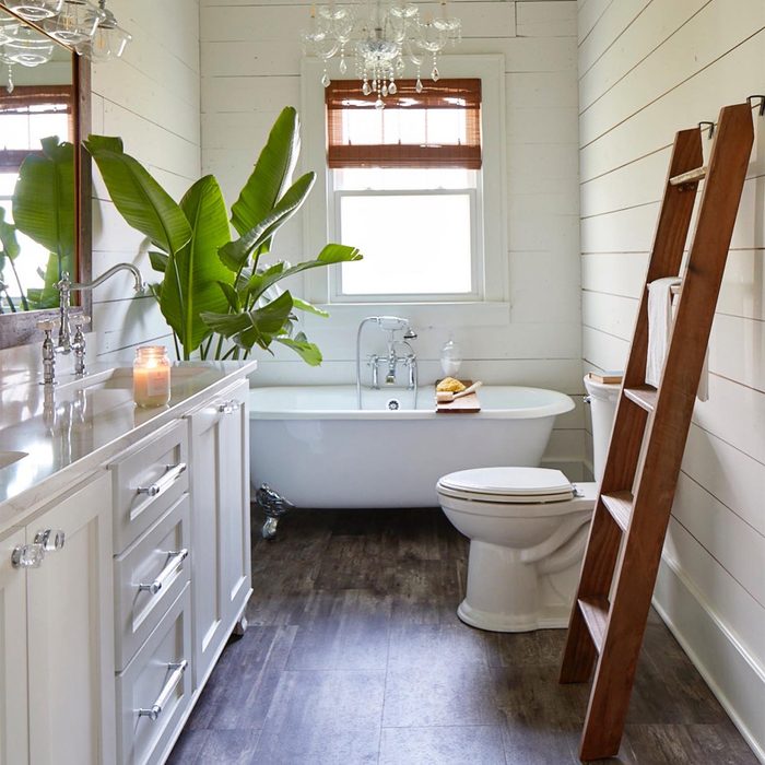 Fhmd25 Ladder Towel Rack Sara Mcdaniel 01 Ssedit