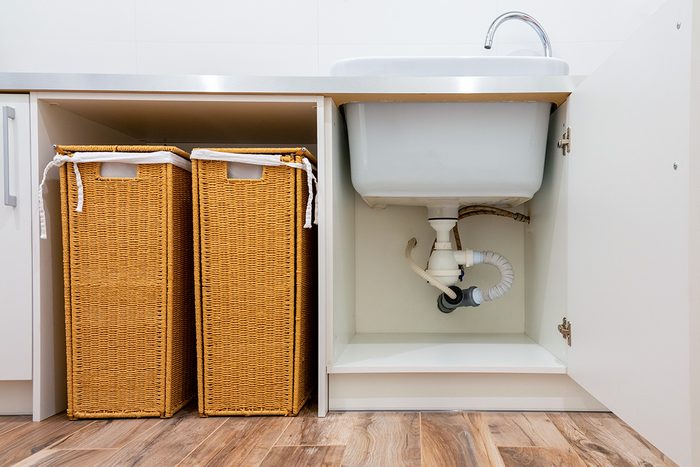 Use Dead Space In The Bathroom Gettyimages 1396367233