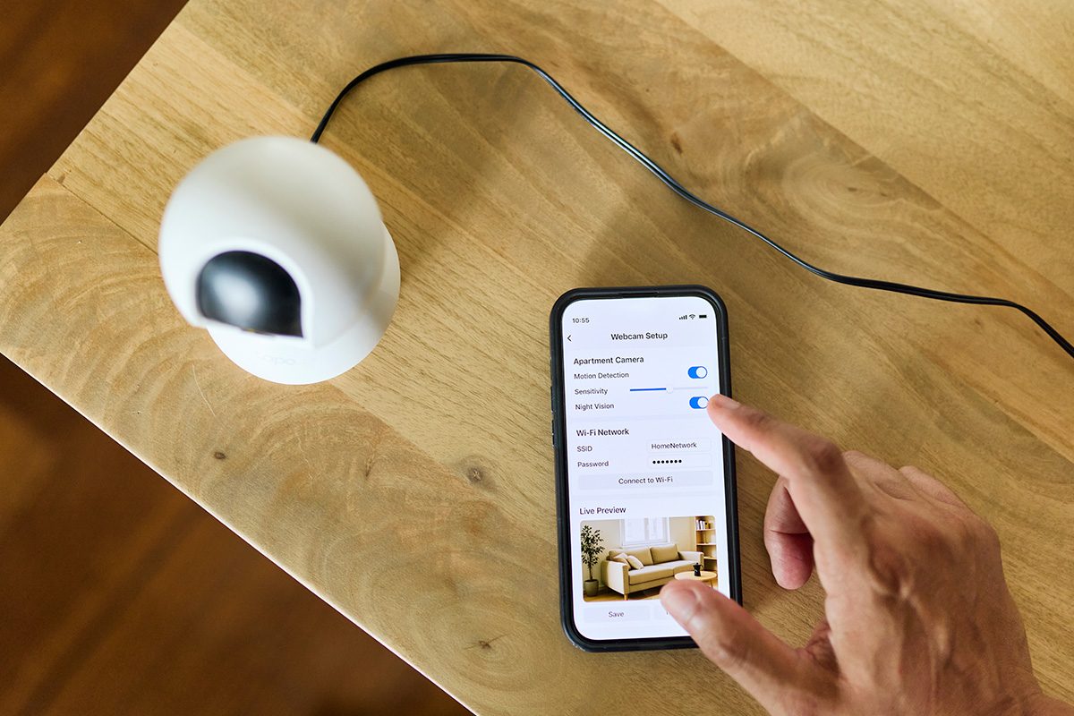 Why Your Security Camera Keeps Disconnecting Gettyimages 2221681364