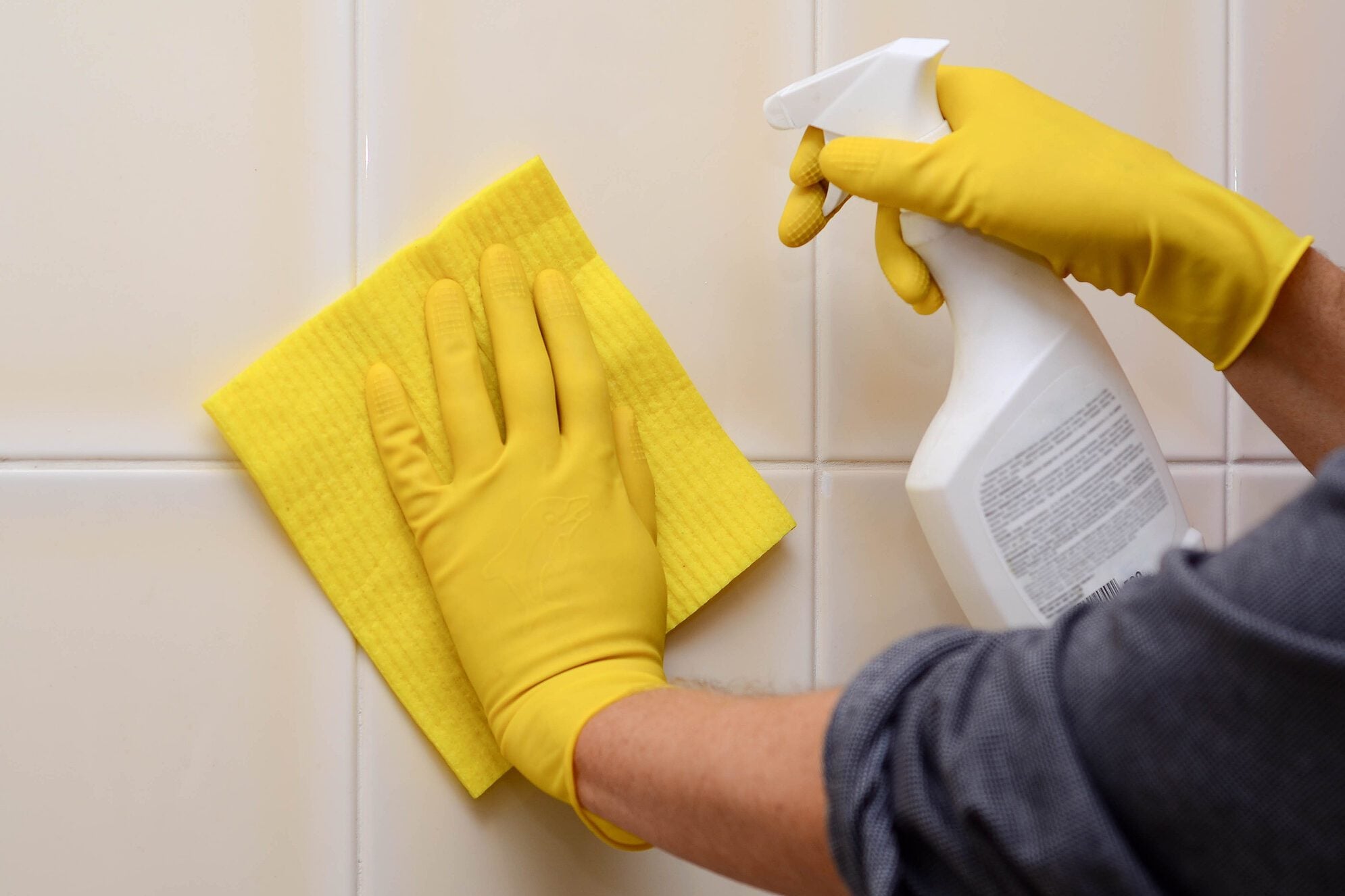 7 Quick Tricks For Removing Paint Splatters From Tile