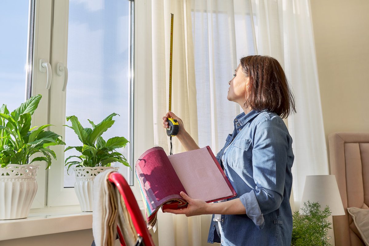 designer measuring windows